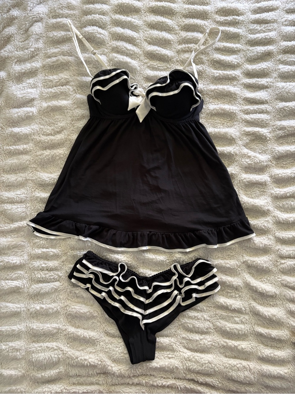 Victoria’s Secret Black & White Ruffle Babydoll Chemise Lingerie Set 34B small